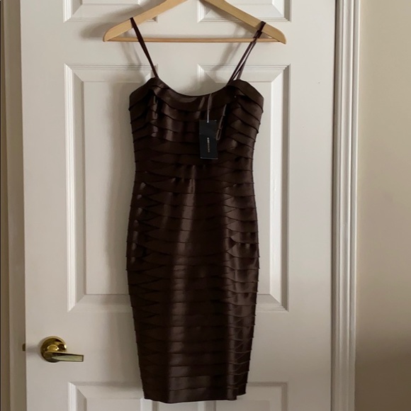 Satin like dress (strapless) - Picture 1 of 5